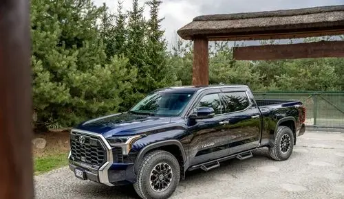 TOYOTA Tundra 