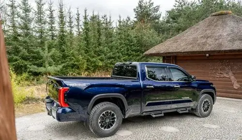 TOYOTA Tundra 