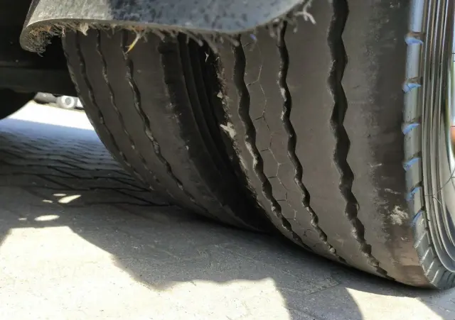 EMTECH Ład-33.3 tony 3osie Tylna oś skrętna Przednia Podnoszona 