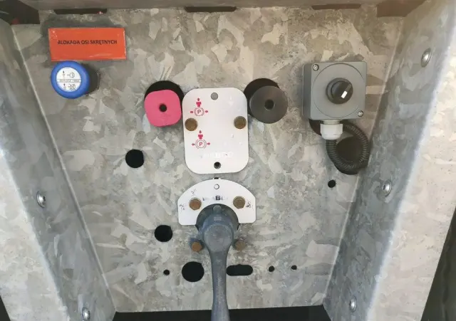 EMTECH Ład-33.3 tony 3osie Tylna oś skrętna Przednia Podnoszona 