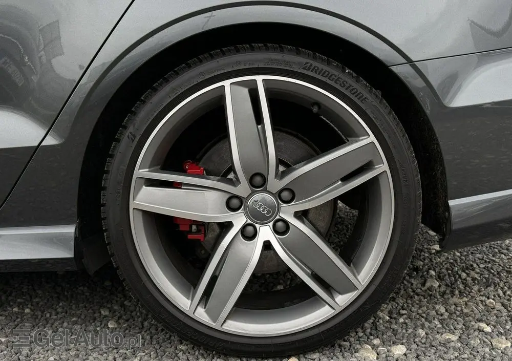 AUDI S3 
