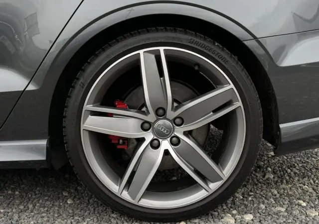 AUDI S3 