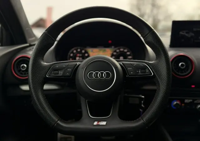 AUDI S3 