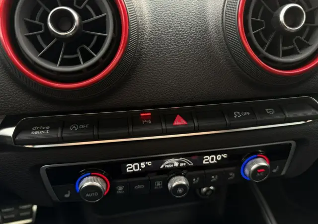 AUDI S3 
