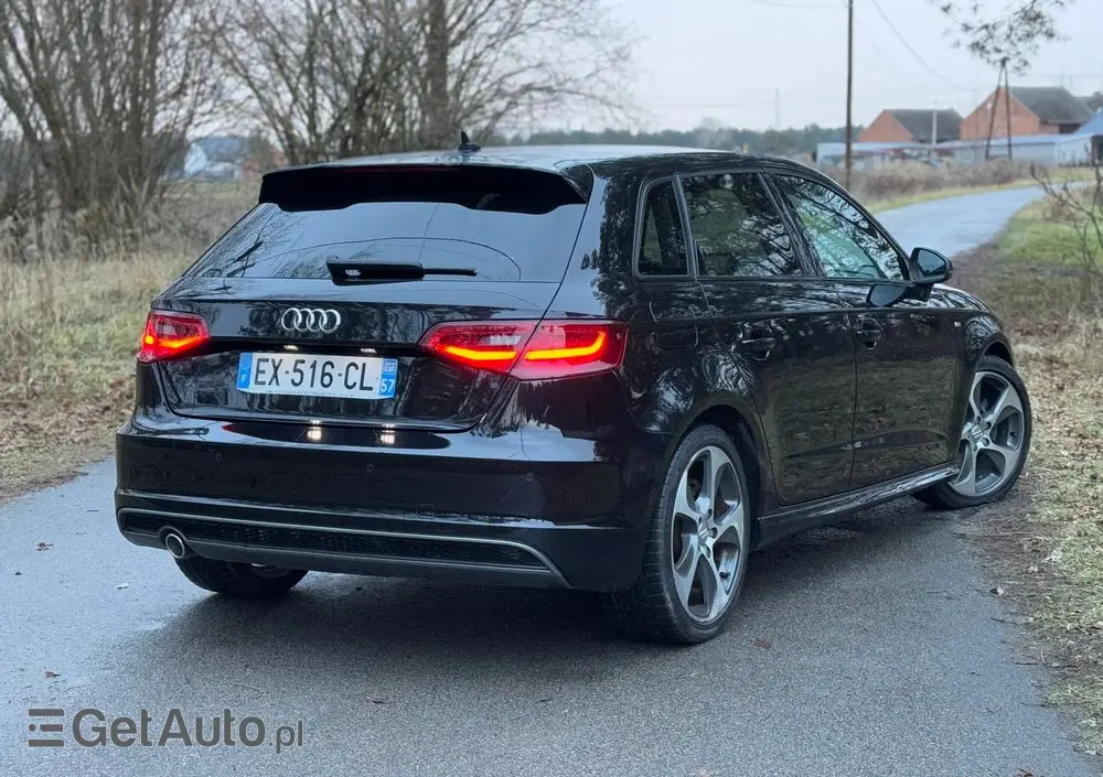 AUDI A3 Sportback 1.6 TDI (clean diesel) S tronic S line Sportpaket