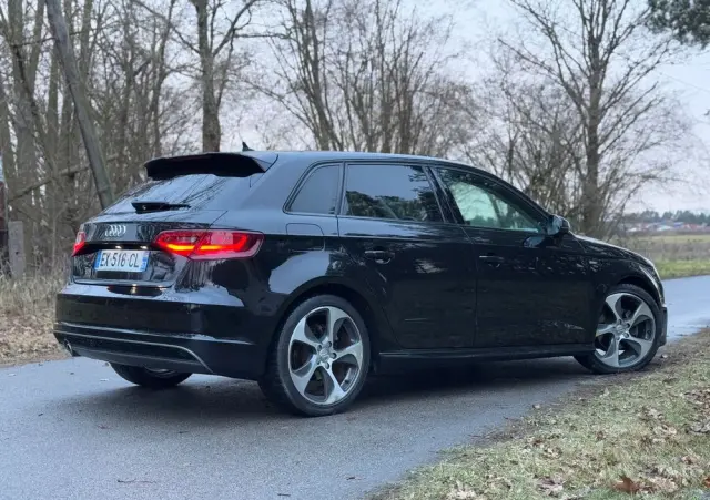 AUDI A3 Sportback 1.6 TDI (clean diesel) S tronic S line Sportpaket