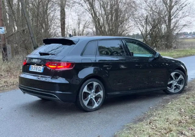 AUDI A3 Sportback 1.6 TDI (clean diesel) S tronic S line Sportpaket