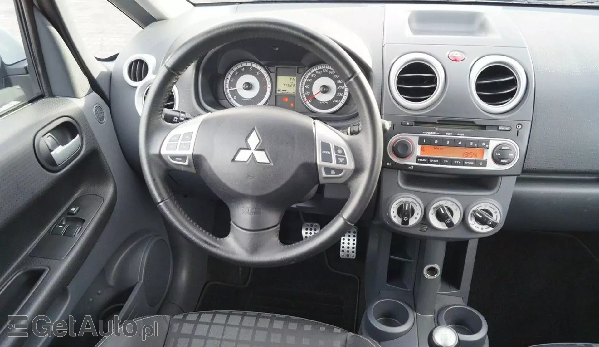 MITSUBISHI Colt 