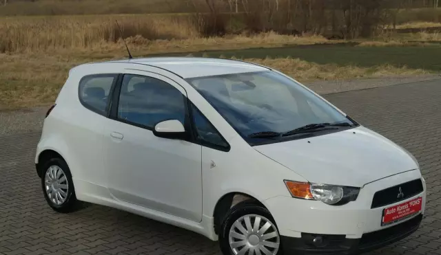 MITSUBISHI Colt 