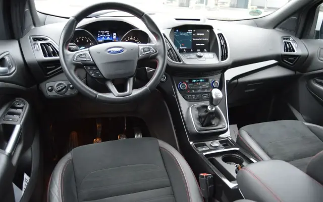 FORD Kuga 1.5 EcoBoost 2x4 ST-Line