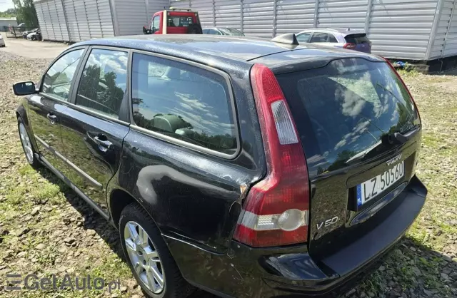VOLVO V50 