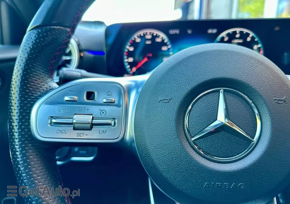 MERCEDES-BENZ Klasa A 200 4-Matic AMG Line 8G-DCT