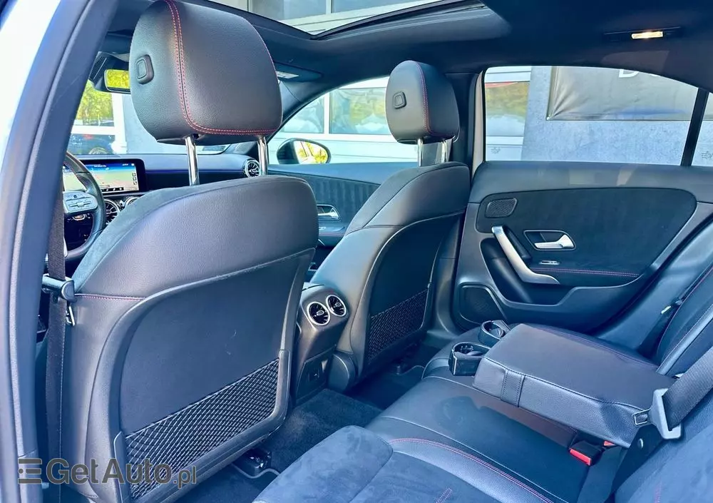 MERCEDES-BENZ Klasa A 200 4-Matic AMG Line 8G-DCT