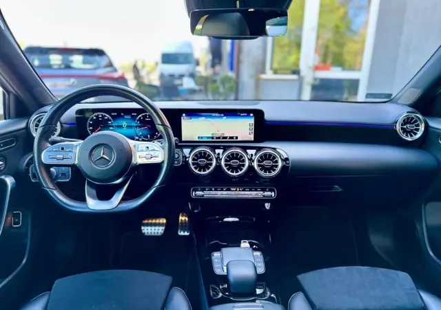 MERCEDES-BENZ Klasa A 200 4-Matic AMG Line 8G-DCT