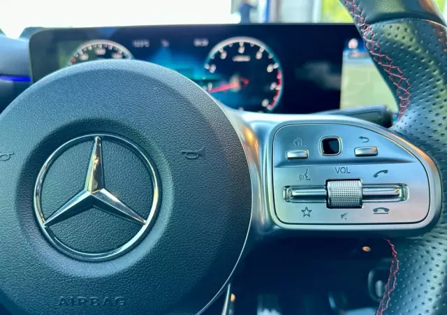 MERCEDES-BENZ Klasa A 200 4-Matic AMG Line 8G-DCT