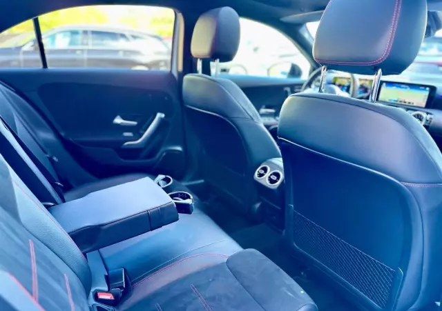 MERCEDES-BENZ Klasa A 200 4-Matic AMG Line 8G-DCT