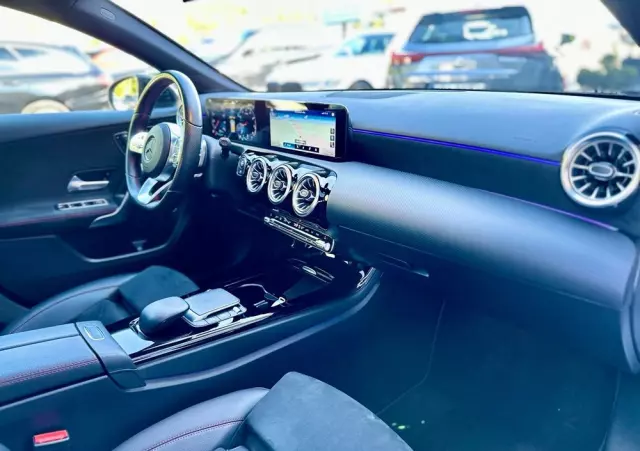 MERCEDES-BENZ Klasa A 200 4-Matic AMG Line 8G-DCT