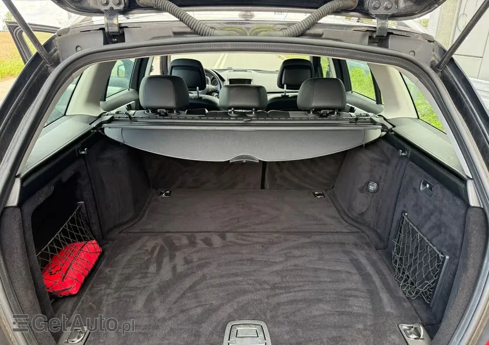 MERCEDES-BENZ Klasa C 180 K BlueEff Elegance