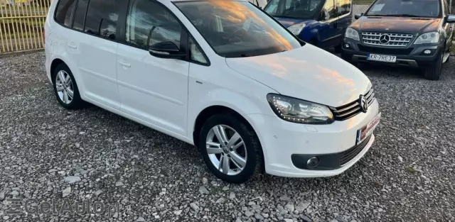 VOLKSWAGEN Touran 