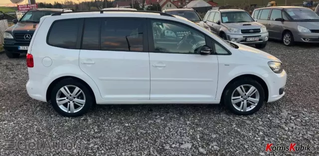 VOLKSWAGEN Touran 