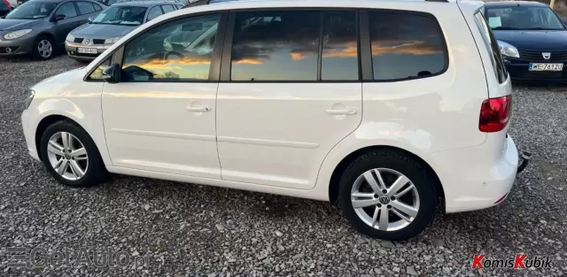 VOLKSWAGEN Touran 