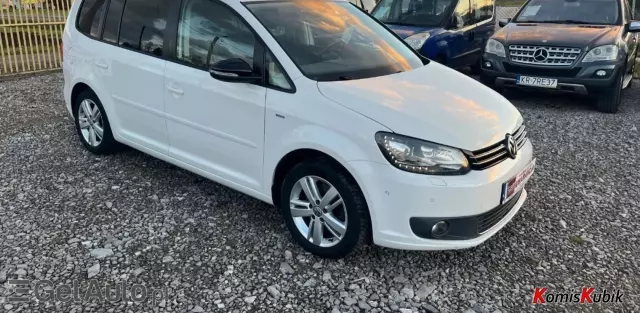 VOLKSWAGEN Touran 