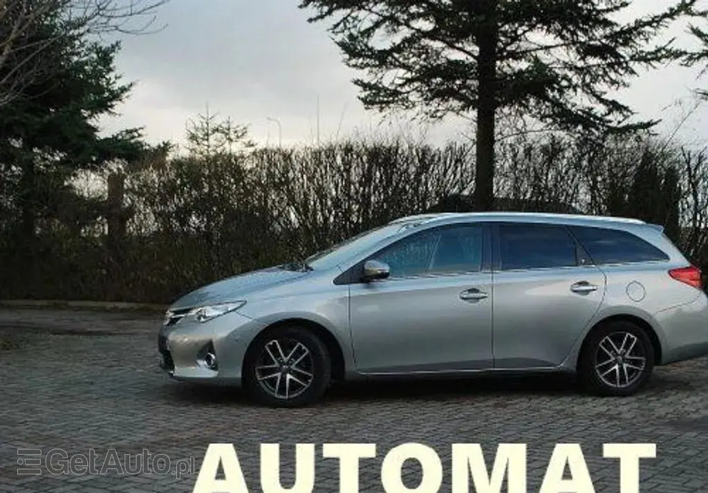 TOYOTA Auris 