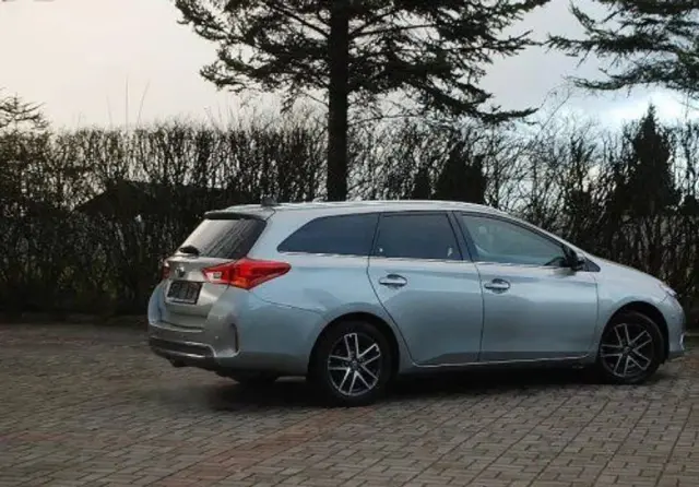 TOYOTA Auris 