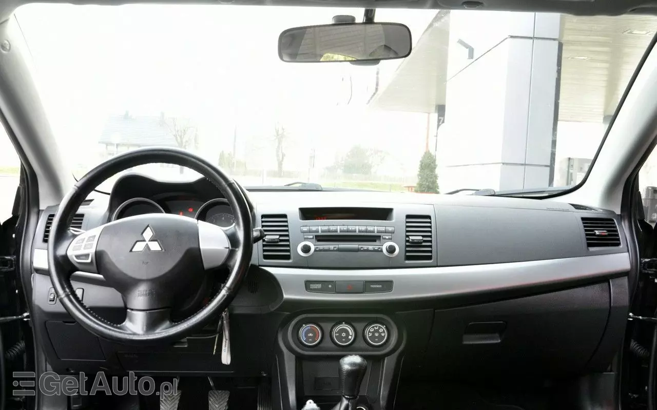 MITSUBISHI Lancer 1.5 Invite