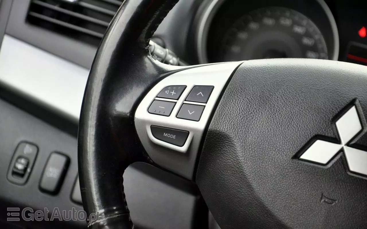 MITSUBISHI Lancer 1.5 Invite