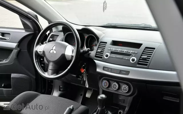 MITSUBISHI Lancer 1.5 Invite