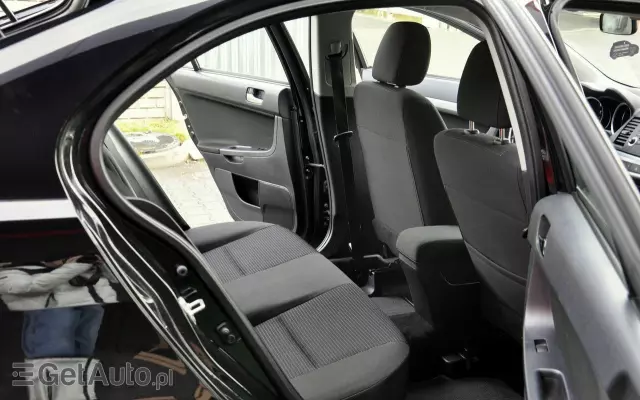 MITSUBISHI Lancer 1.5 Invite