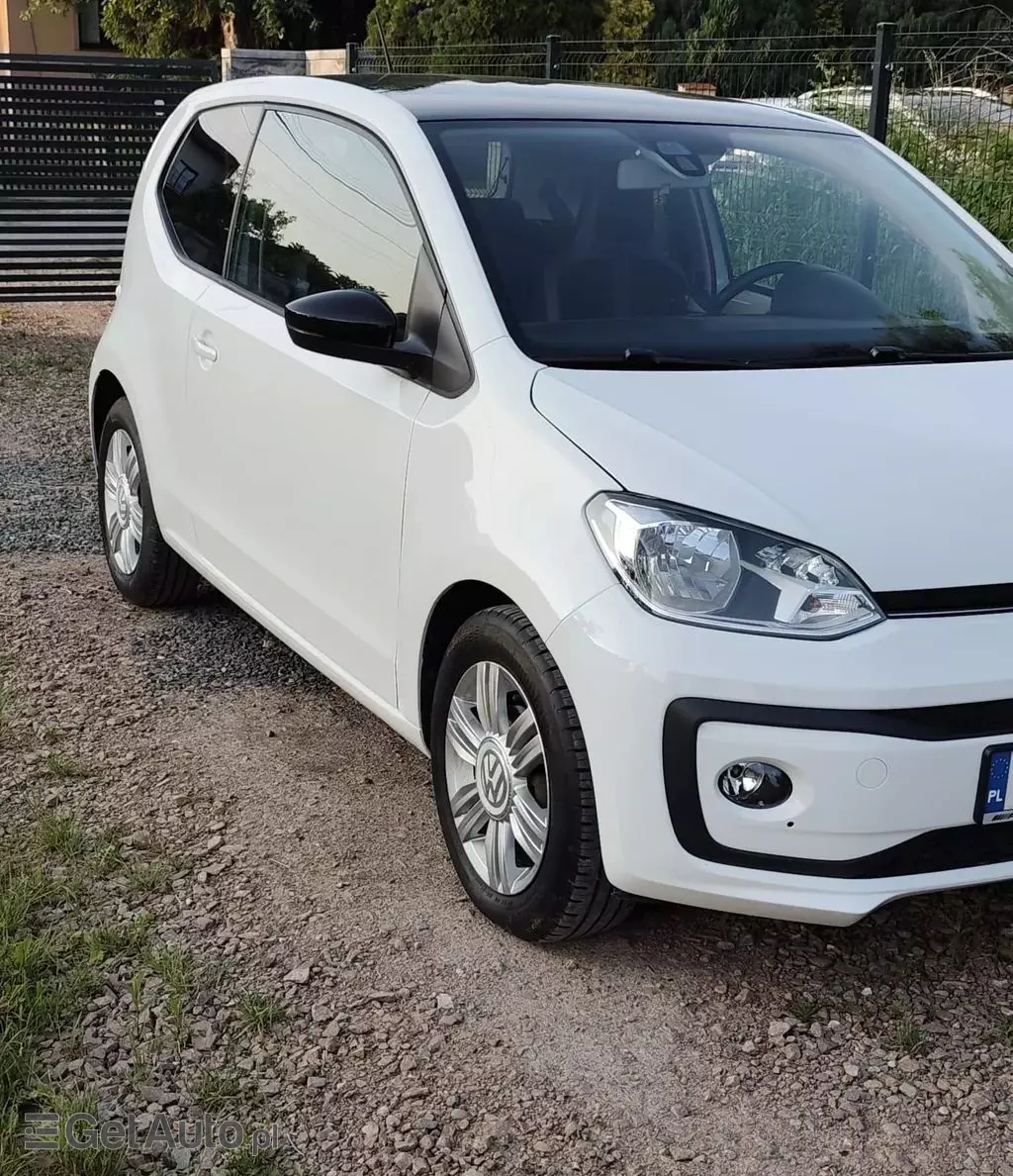 VOLKSWAGEN Up! 