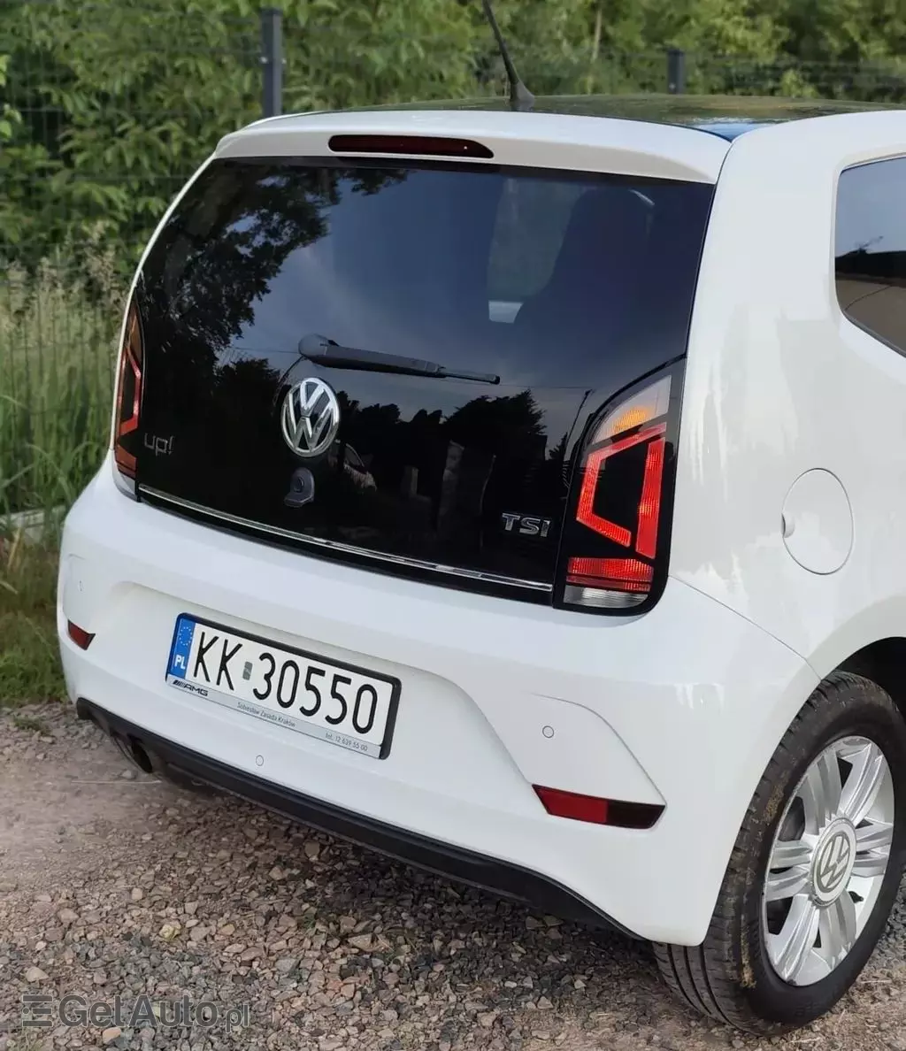 VOLKSWAGEN Up! 