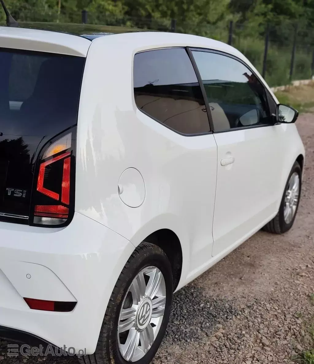 VOLKSWAGEN Up! 