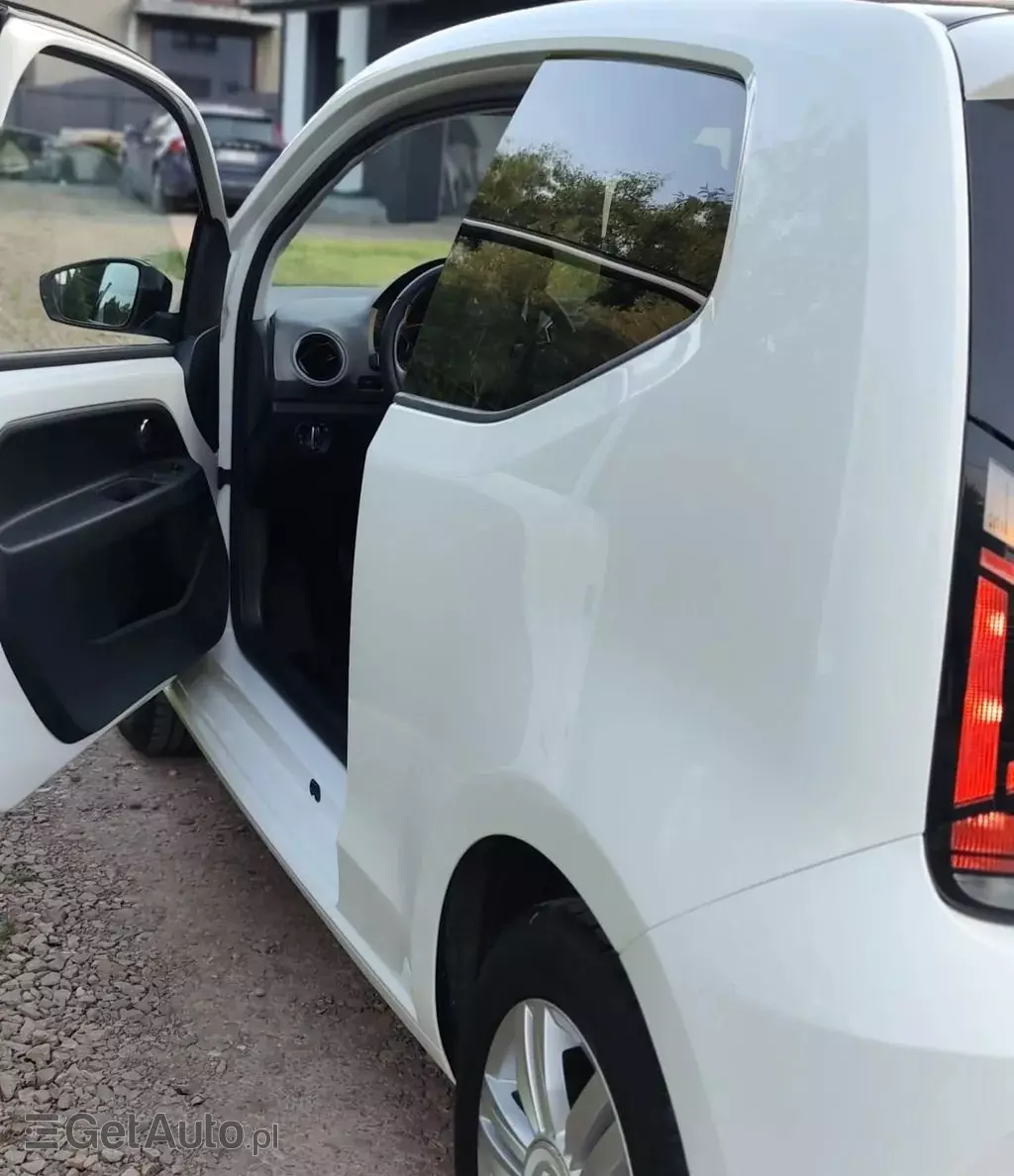 VOLKSWAGEN Up! 