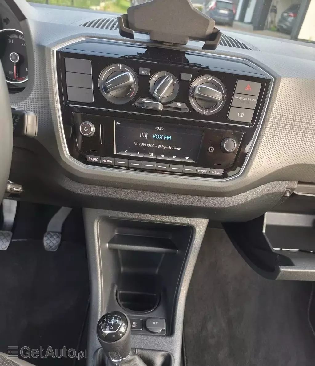VOLKSWAGEN Up! 