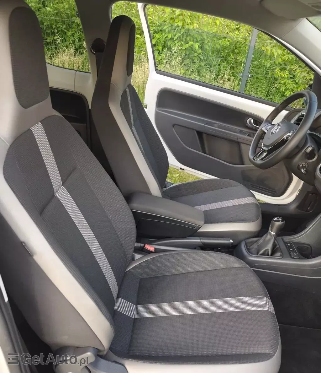 VOLKSWAGEN Up! 