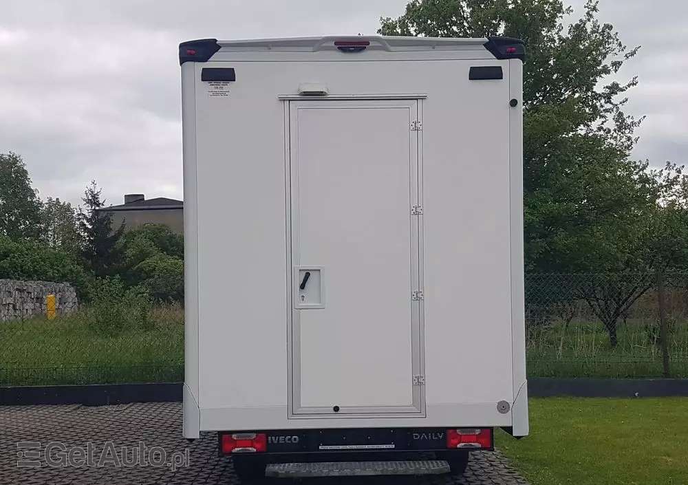 IVECO DAILY KONTENER NISKOPODŁOGOWY 4,43x2,23x2,42 SKLEP FOODTRUCK BAR KLIMA KONIOWÓZ KAMPER 