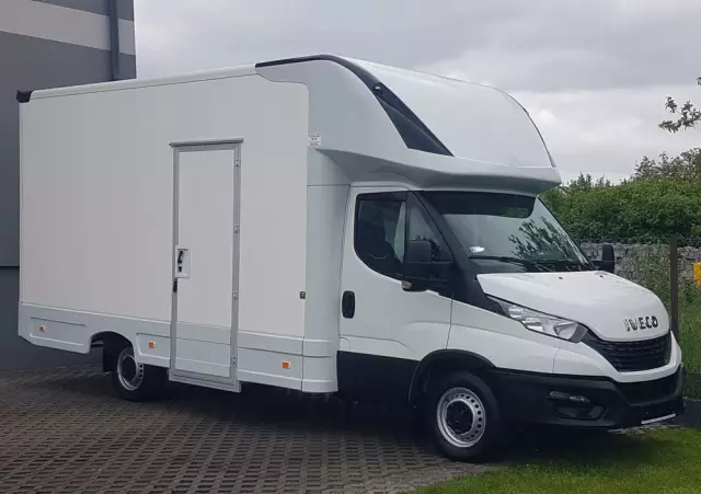 IVECO DAILY KONTENER NISKOPODŁOGOWY 4,43x2,23x2,42 SKLEP FOODTRUCK BAR KLIMA KONIOWÓZ KAMPER 