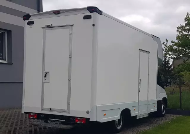 IVECO DAILY KONTENER NISKOPODŁOGOWY 4,43x2,23x2,42 SKLEP FOODTRUCK BAR KLIMA KONIOWÓZ KAMPER 