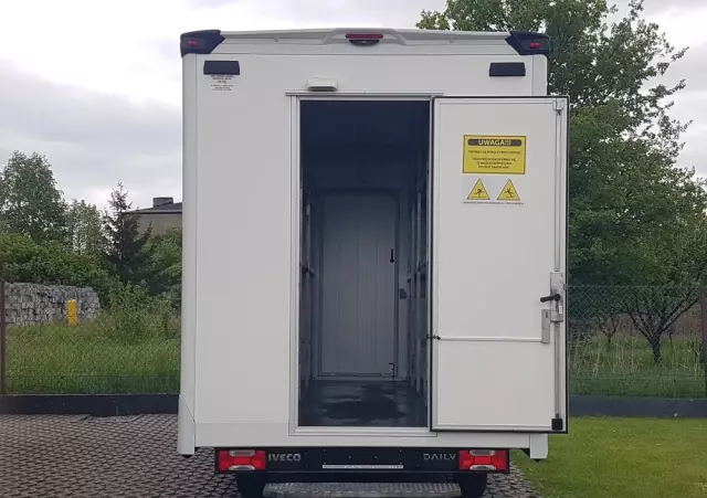 IVECO DAILY KONTENER NISKOPODŁOGOWY 4,43x2,23x2,42 SKLEP FOODTRUCK BAR KLIMA KONIOWÓZ KAMPER 