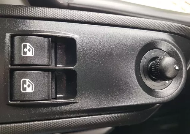 IVECO DAILY KONTENER NISKOPODŁOGOWY 4,43x2,23x2,42 SKLEP FOODTRUCK BAR KLIMA KONIOWÓZ KAMPER 