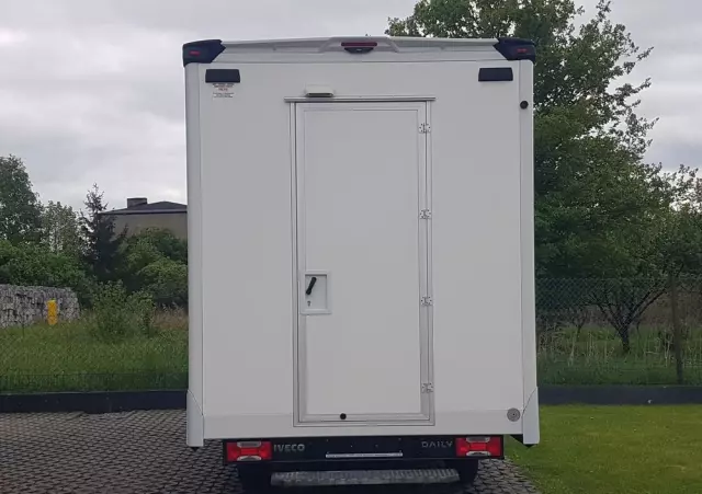IVECO DAILY KONTENER NISKOPODŁOGOWY 4,43x2,23x2,42 SKLEP FOODTRUCK BAR KLIMA KONIOWÓZ KAMPER 