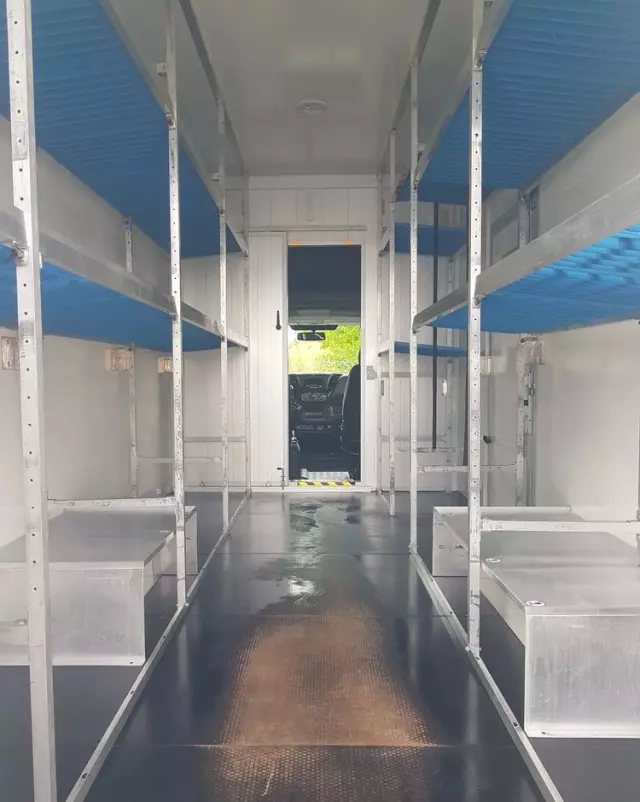 IVECO DAILY KONTENER NISKOPODŁOGOWY 4,43x2,23x2,42 SKLEP FOODTRUCK BAR KLIMA KONIOWÓZ KAMPER 