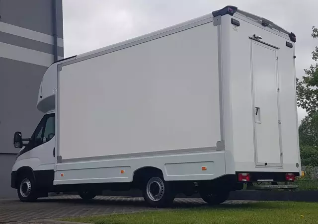 IVECO DAILY KONTENER NISKOPODŁOGOWY 4,43x2,23x2,42 SKLEP FOODTRUCK BAR KLIMA KONIOWÓZ KAMPER 