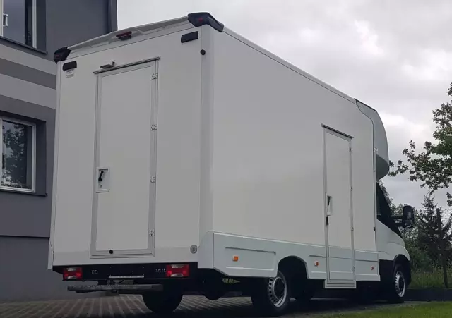 IVECO DAILY KONTENER NISKOPODŁOGOWY 4,43x2,23x2,42 SKLEP FOODTRUCK BAR KLIMA KONIOWÓZ KAMPER 