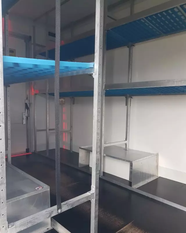 IVECO DAILY KONTENER NISKOPODŁOGOWY 4,43x2,23x2,42 SKLEP FOODTRUCK BAR KLIMA KONIOWÓZ KAMPER 