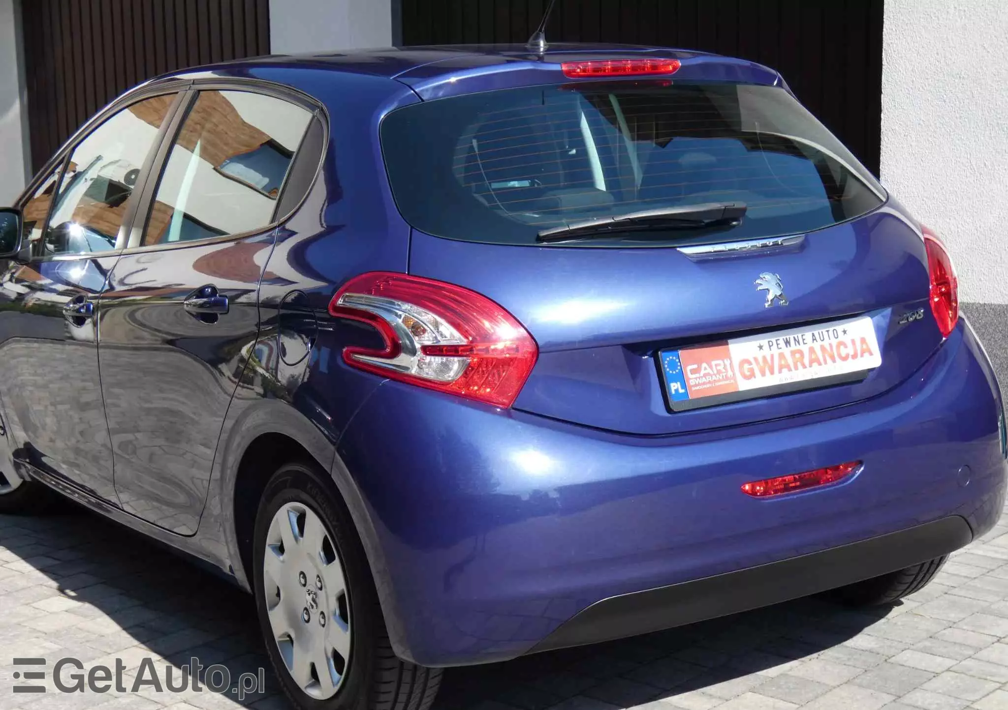 PEUGEOT 208 