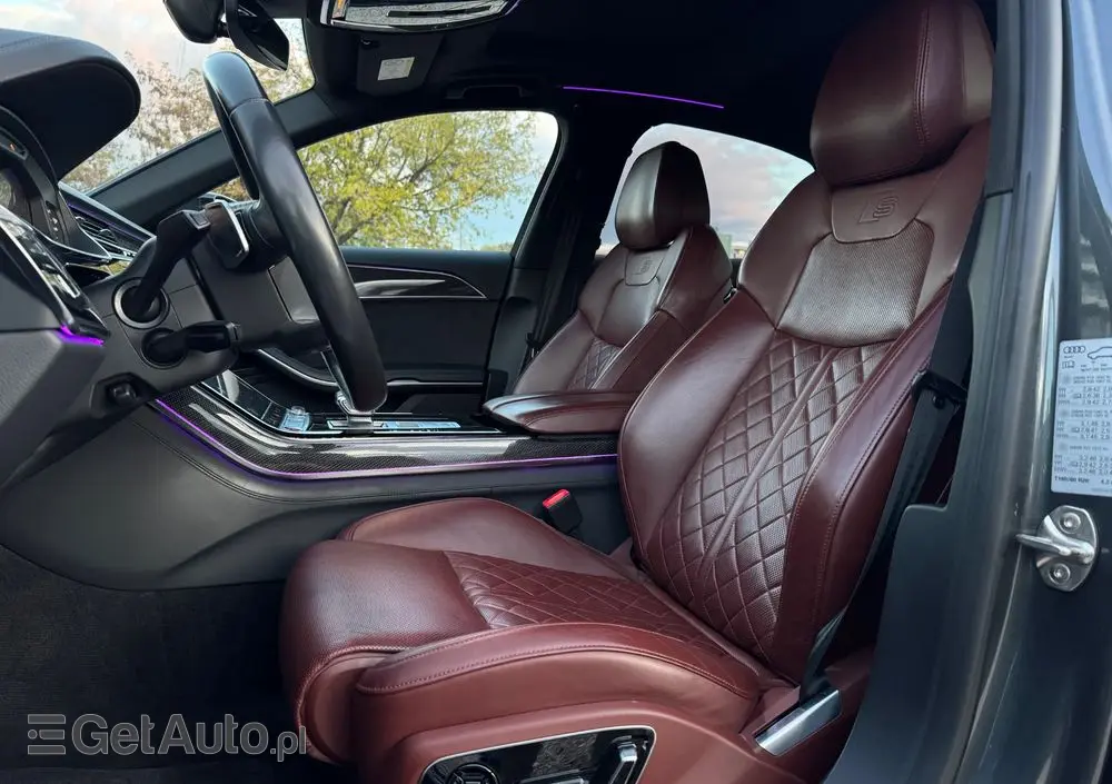 AUDI S8 